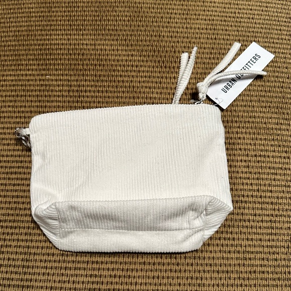 Urban Outfitters Perfect Corduroy Pouch - Picture 2 of 10